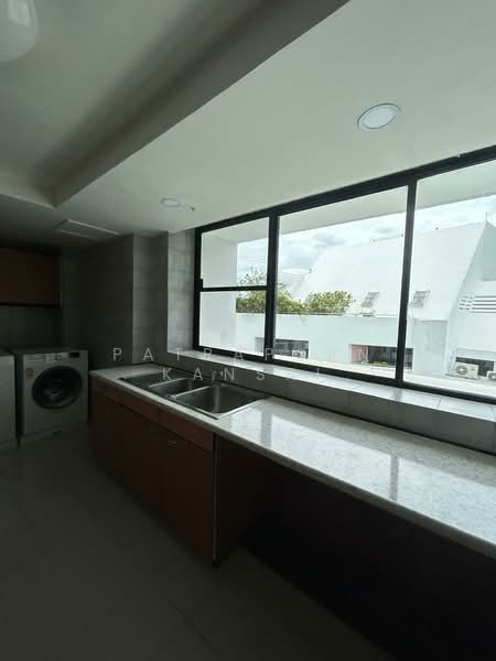 President Park Sukhumvit 24, Bangkok, 99 Sukhumvit 24 Alley, Khlongtoei Nua, Watthana, Bangkok, 3 Bedrooms, 260 sqm, Condo For Rent, by Patraporn Kansri, 500416082 - DDproperty.com