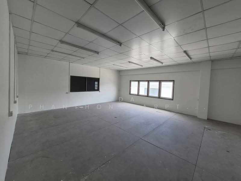 ให้เช่า โกดังพร้อมสำนักงาน พุทธบูชา (Phutthabucha) 2160 ตร.ม, Bangkok, Bangmot, Chom Thong, Bangkok, , 2,160 sqm, Warehouse/Factory For Rent, by Tida phanthonglarptawee, 500416260 - DDproperty.com