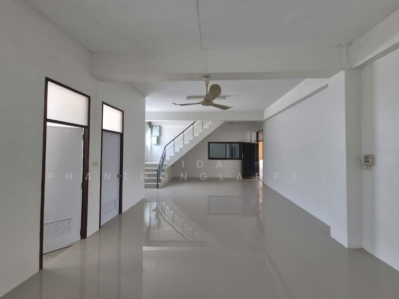 ให้เช่า โกดังพร้อมสำนักงาน พุทธบูชา (Phutthabucha) 2160 ตร.ม, Bangkok, Bangmot, Chom Thong, Bangkok, , 2,160 sqm, Warehouse/Factory For Rent, by Tida phanthonglarptawee, 500416260 - DDproperty.com