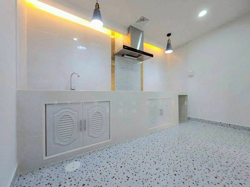 หมู่บ้านพรทิพย์, Nonthaburi, Bang Sri Muang, Muang Nonthaburi, Nonthaburi, 2 Bedrooms, 68 sqm, Townhouse For Sale, by สรภพ ยอดไชย (สีฝุ่น), 500416345 - DDproperty.com
