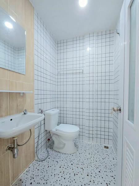 หมู่บ้านพรทิพย์, Nonthaburi, Bang Sri Muang, Muang Nonthaburi, Nonthaburi, 2 Bedrooms, 68 sqm, Townhouse For Sale, by สรภพ ยอดไชย (สีฝุ่น), 500416345 - DDproperty.com