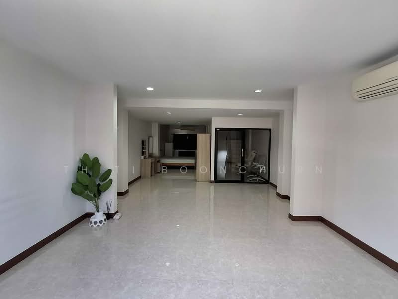 Townhouse, 3 Beds Near BTS Punnawithi, Bangkok, Bang Chak, Phra Khanong, Bangkok, 3 Bedrooms, 180 sqm, Townhouse For Rent, by Thiti Boonchurn, 500416412 - DDproperty.com