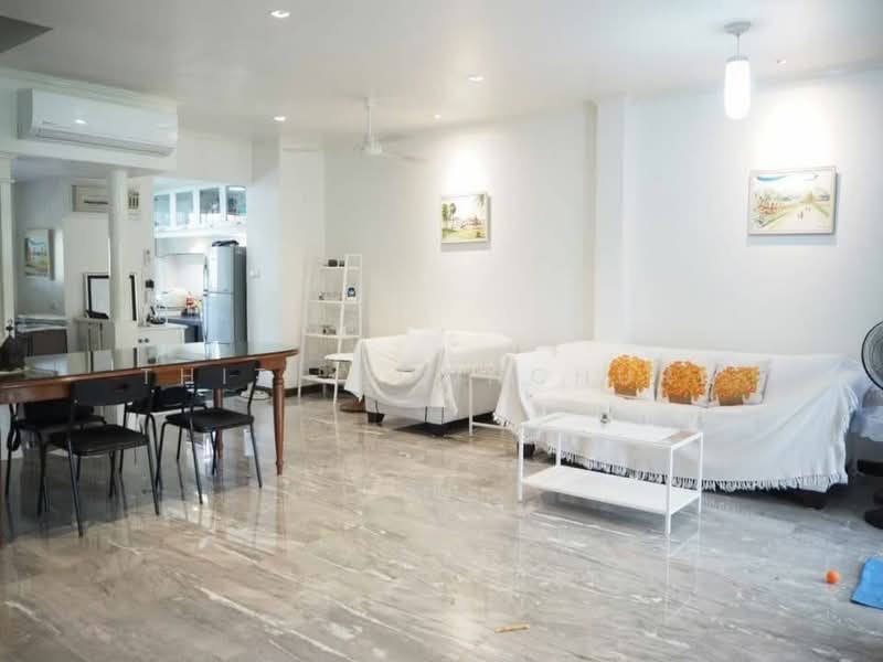 Townhouse, 4 Bedroom, Near BTS On Nut, Bangkok, Suan Luang, Bangkok, 4 Bedrooms, 280 sqm, Townhouse For Rent, by Thiti Boonchurn, 500416427 - DDproperty.com