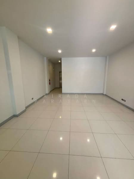 โฮมออฟฟิศ 5 ชั้น พร้อมลิฟต์ ใจกลางสามย่าน–พระราม 4, Bangkok, Pathum Wan, Bangkok, , 340 sqm, Shophouse For Rent, by Airada Parasarn, 500416462 - DDproperty.com
