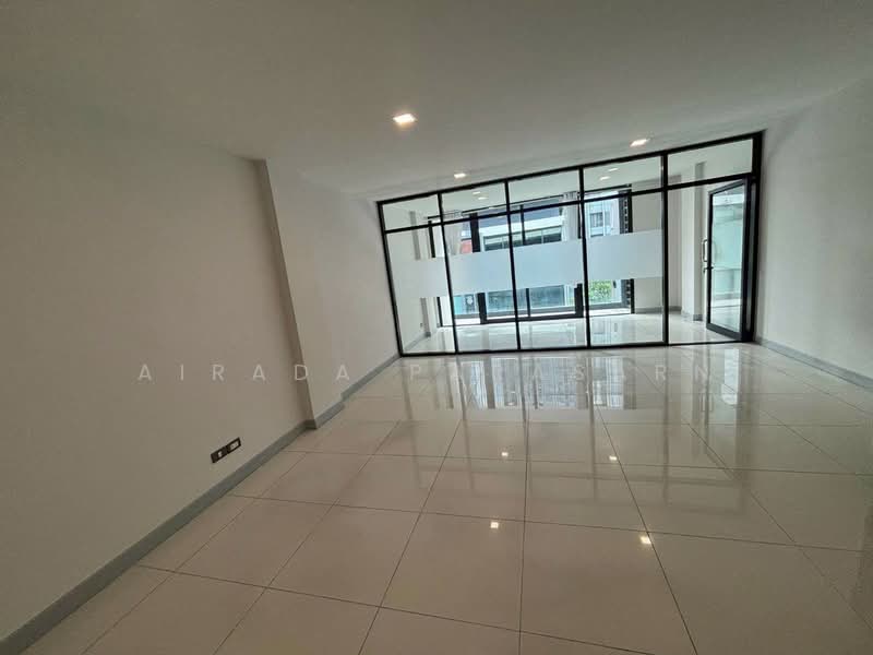 โฮมออฟฟิศ 5 ชั้น พร้อมลิฟต์ ใจกลางสามย่าน–พระราม 4, Bangkok, Pathum Wan, Bangkok, , 340 sqm, Shophouse For Rent, by Airada Parasarn, 500416462 - DDproperty.com