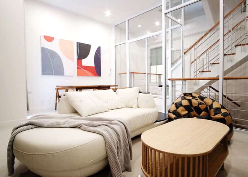 Baan Klang Muang British Town Srinakarin, Samut Prakan, Soi Baan Klang Muang British Town Srinakarin, Bang Kaeo, Bang Plee, Samut Prakan, 3 Bedrooms, 230 sqm, Townhouse For Rent, by นัฐพงค์ มณีอัครเนตร, 500416498 - DDproperty.com