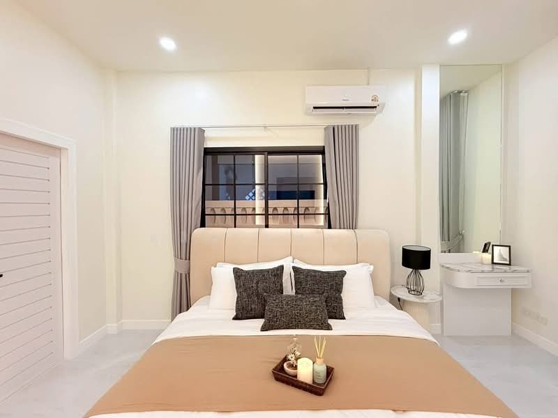 ขายบ้านเดี่ยวหลังใหญ่รีโนเวทใหม่ ม.โชคชัย5 ซอยเขาน้อย บางละมุง, Chon Buri (Pattaya), Nong Pru, Bang Lamung (Pattaya), Chon Buri (Pattaya), 3 Bedrooms, 180 sqm, Single Detached House For Sale, by Dusit Saengfa, 500416563 - DDproperty.com