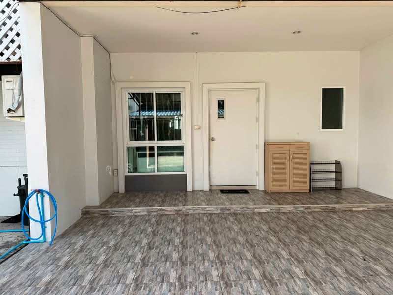 ให้เช่าบ้านแฝด ม.ธาดาทาวน์ อัสสัมชัญ ศรีราชา, Chon Buri (Pattaya), Surasak, Si Racha, Chon Buri (Pattaya), 3 Bedrooms, 100 sqm, Semi-Detached House (Twin House) For Rent, by Dusit Saengfa, 500416568 - DDproperty.com