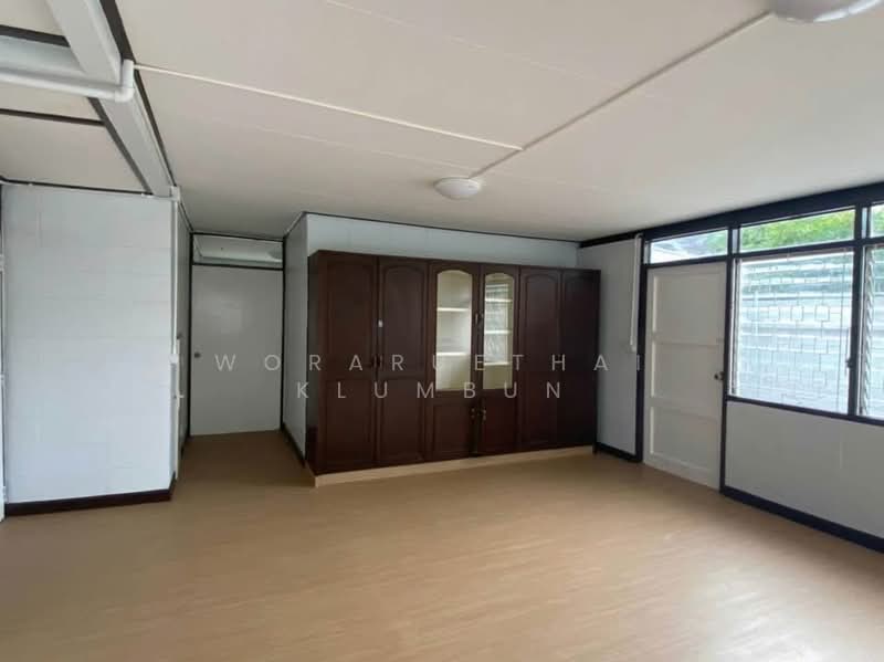 4-BR House, Bangkok, Nawamin, Bueng Kum, Bangkok, 4 Bedrooms, 250 sqm, Single Detached House For Sale, by Woraruethai Klumbun, 500416983 - DDproperty.com