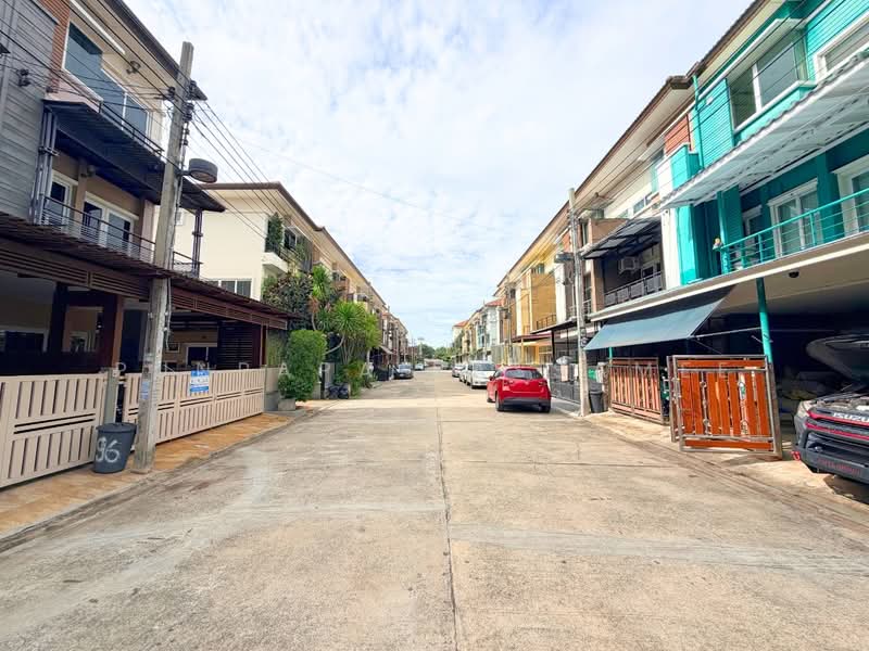The Story Ratchaphruk, Nonthaburi, Bang Kruai-Sai Noi Road, Bang Krang, Muang Nonthaburi, Nonthaburi, 4 Bedrooms, 200 sqm, Townhouse For Sale, by Punpapa Rassamee, 500417085 - DDproperty.com