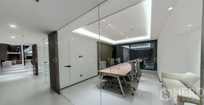 For Rent Fully Furnished Office Space 1,385 sqm near MRT Phra Ram 9, Din Daeng Bangkok HRE01077, กรุงเทพ, ดินแดง, กรุงเทพ, 1,385 ตร.ม., สำนักงาน ให้เช่า, โดย Hero Realtor Co., Ltd., 500417136 - DDproperty.com