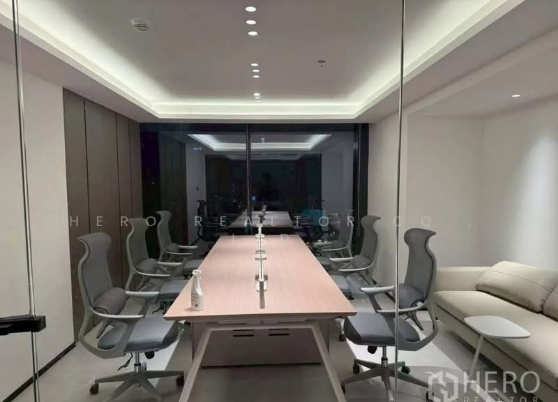 For Rent Fully Furnished Office Space 1,385 sqm near MRT Phra Ram 9, Din Daeng Bangkok HRE01077, Bangkok, Din Daeng, Bangkok, , 1,385 sqm, Office Space For Rent, by Hero Realtor Co., Ltd., 500417136 - DDproperty.com