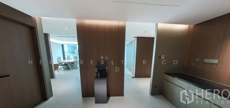 For Rent Fully Furnished Office Space 1,385 sqm near MRT Phra Ram 9, Din Daeng Bangkok HRE01077, กรุงเทพ, ดินแดง, กรุงเทพ, 1,385 ตร.ม., สำนักงาน ให้เช่า, โดย Hero Realtor Co., Ltd., 500417136 - DDproperty.com