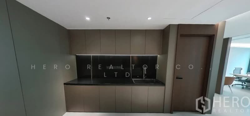 For Rent Fully Furnished Office Space 1,385 sqm near MRT Phra Ram 9, Din Daeng Bangkok HRE01077, Bangkok, Din Daeng, Bangkok, , 1,385 sqm, Office Space For Rent, by Hero Realtor Co., Ltd., 500417136 - DDproperty.com