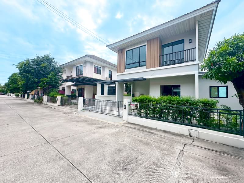 Modi Villa Pinklao – Wongwaen : โมดิ วิลล่า ปิ่นเกล้า – วงแหวน, นนทบุรี, ทางหลวงชนบท นบ.1011, ศาลากลาง, บางกรวย, นนทบุรี, 176 ตร.ม., บ้านแฝด ขาย, โดย สุรเดช อรุณสุโรจน์, 500417270 - DDproperty.com