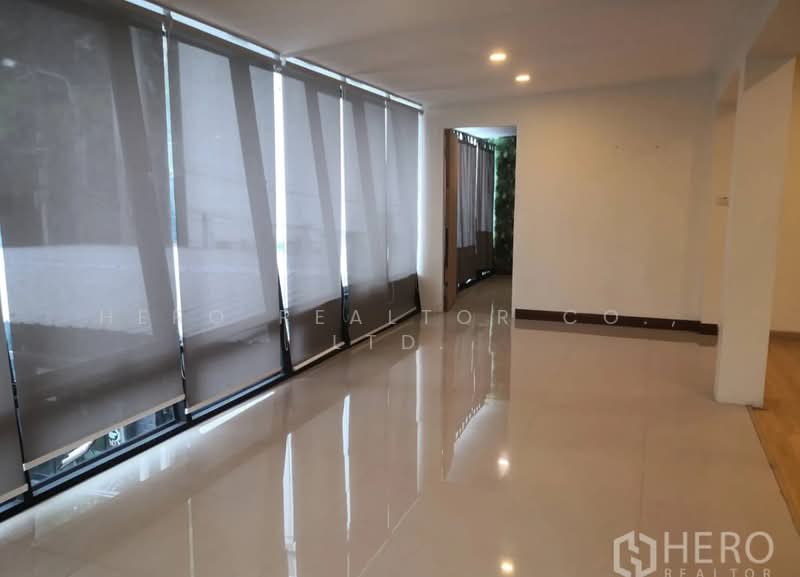 For Rent 6 Bedroom Detached House near BTS Phrom Phong, Watthana Bangkok HRE01078, Bangkok, Khlong Tan Nua, Watthana, Bangkok, 6 Bedrooms, 200 sqm, Single Detached House For Rent, by Hero Realtor Co., Ltd., 500417308 - DDproperty.com