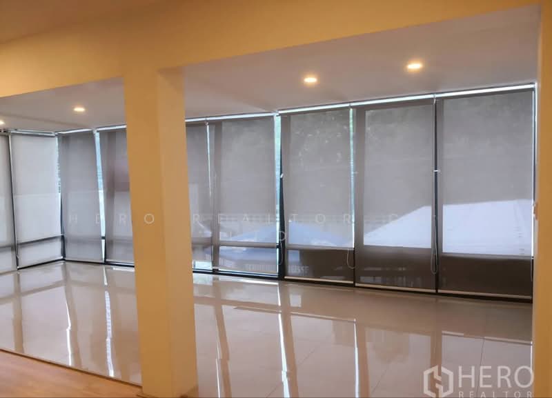 For Rent 6 Bedroom Detached House near BTS Phrom Phong, Watthana Bangkok HRE01078, Bangkok, Khlong Tan Nua, Watthana, Bangkok, 6 Bedrooms, 200 sqm, Single Detached House For Rent, by Hero Realtor Co., Ltd., 500417308 - DDproperty.com