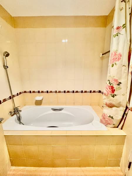 Sriracha Condoview, Chon Buri (Pattaya), Surasak 1 Road, Si Racha, Chon Buri (Pattaya), 1 Bedroom, 50 sqm, Condo For Rent, by A House Property Co.,Ltd., 500417320 - DDproperty.com