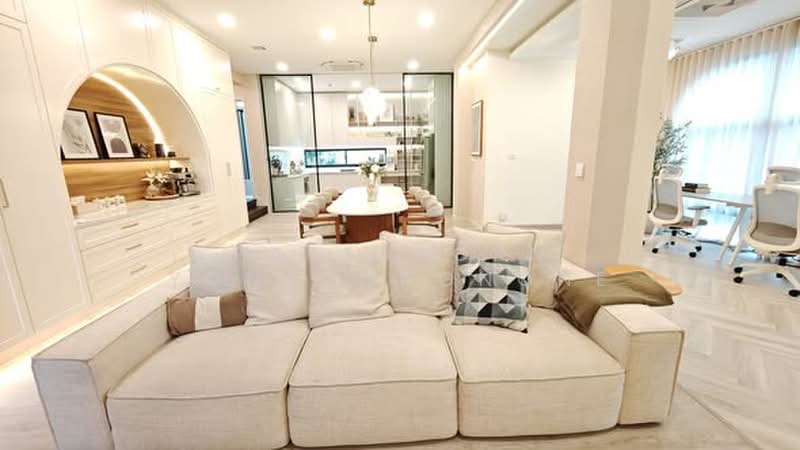 VIVE Krungthep Kreetha, Bangkok, Krungthep Kreetha Road, Saphan Sung, Bangkok, 4 Bedrooms, 421 sqm, Single Detached House For Rent, by Pattaporn Yongsungnone, 500417437 - DDproperty.com