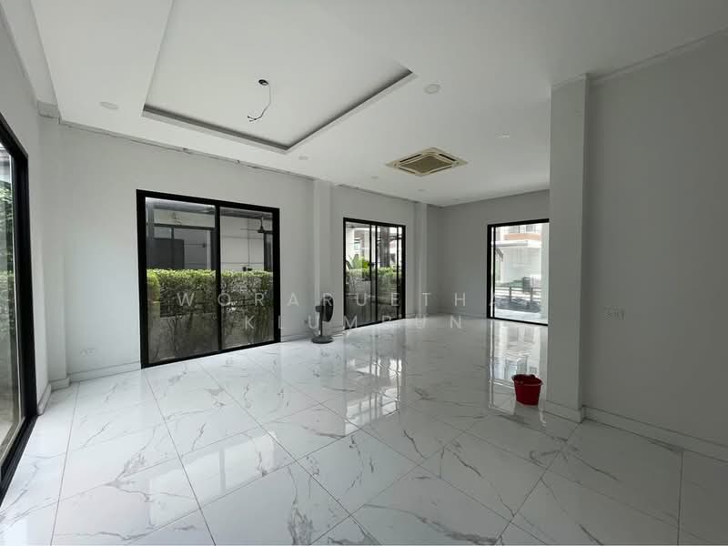 undefined, Bangkok, Saphan Sung, Bangkok, 3 Bedrooms, 263 sqm, Single Detached House For Sale, by Woraruethai Klumbun, 500417442 - DDproperty.com