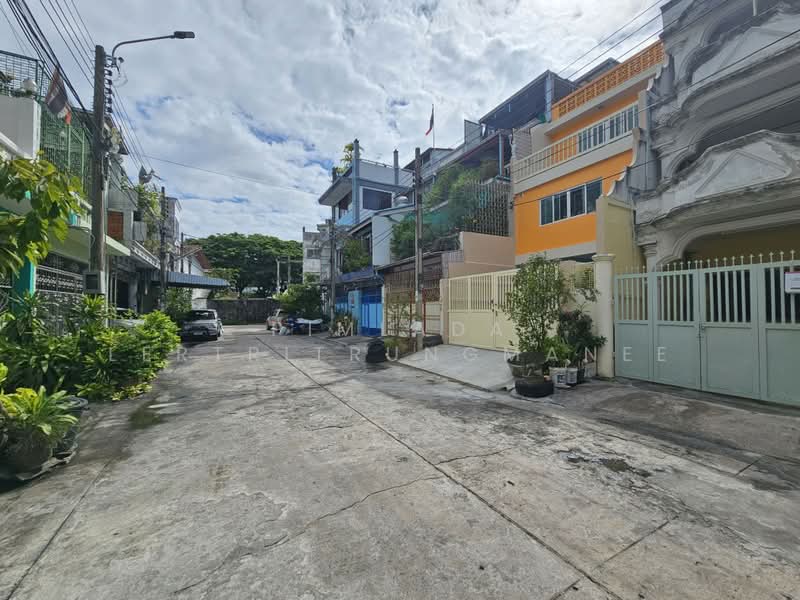 ทาวน์โฮม ซอย เจริญกรุง 80, Bangkok, Bang Rak, Bang Rak, Bangkok, 5 Bedrooms, 250 sqm, Townhouse For Sale, by Pimlada Lertritrungmanee, 500417471 - DDproperty.com