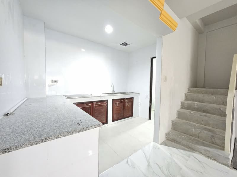 ทาวน์โฮม ซอย เจริญกรุง 80, Bangkok, Bang Rak, Bang Rak, Bangkok, 5 Bedrooms, 250 sqm, Townhouse For Sale, by Pimlada Lertritrungmanee, 500417471 - DDproperty.com