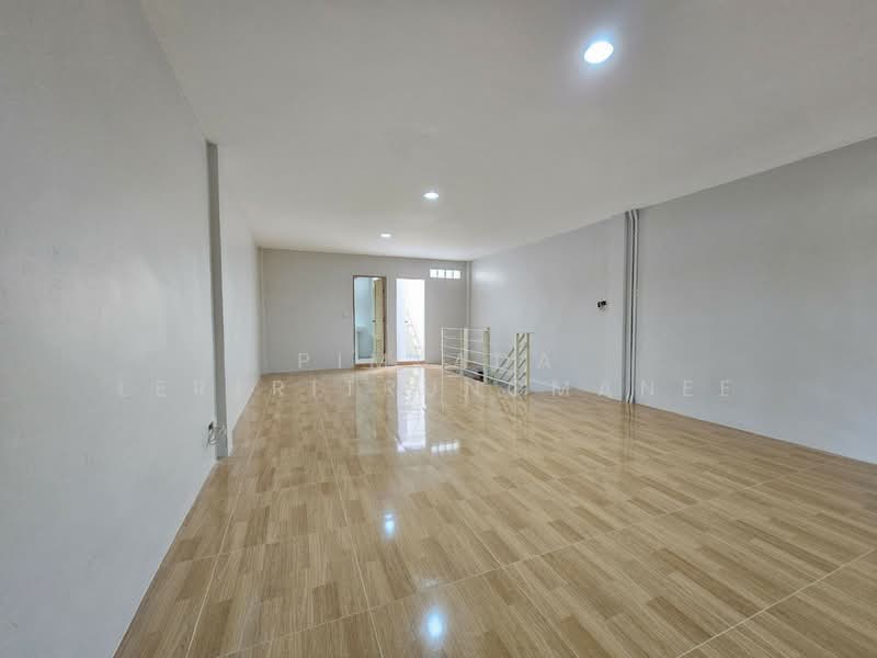 ทาวน์โฮม ซอย เจริญกรุง 80, Bangkok, Bang Rak, Bang Rak, Bangkok, 5 Bedrooms, 250 sqm, Townhouse For Sale, by Pimlada Lertritrungmanee, 500417471 - DDproperty.com