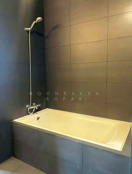 Noble Ploenchit, Bangkok, 1035 Ploenchit Road, Lumphini, Pathum Wan, Bangkok, 3 Bedrooms, 209 sqm, Condo For Rent, by Boonraksa Sopak, 500417856 - DDproperty.com