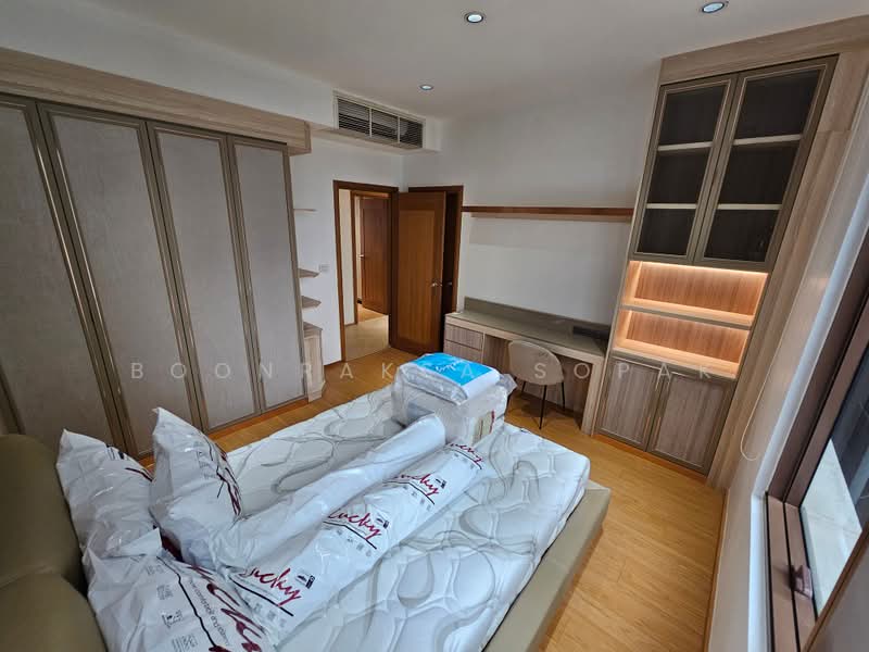 The Emporio Place, Bangkok, 93 Soi Sukhumvit 24, Sukhumvit Road, Khong Tan, Khlong Toei, Bangkok, 3 Bedrooms, 164 sqm, Condo For Rent, by Boonraksa Sopak, 500417889 - DDproperty.com