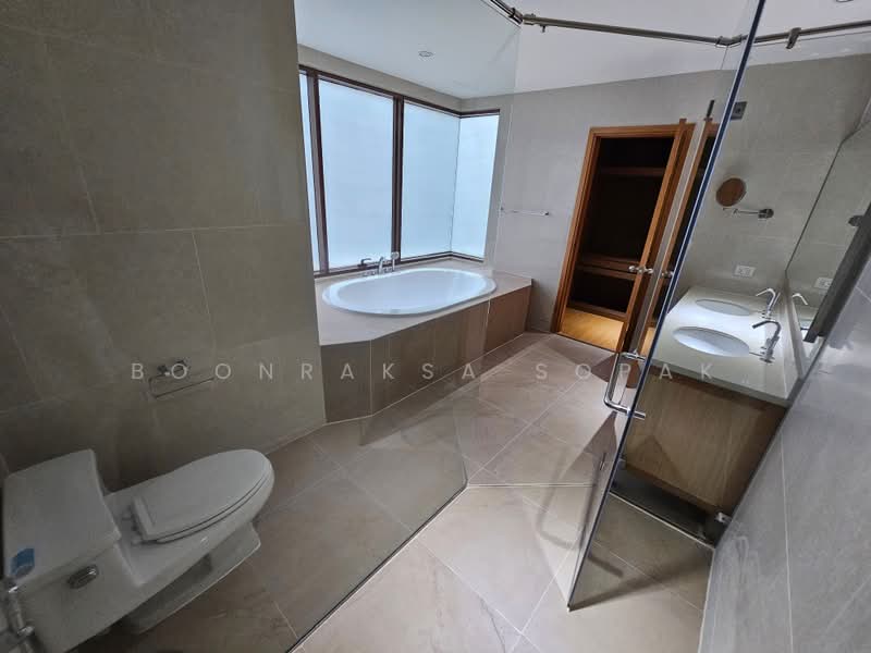 The Emporio Place, Bangkok, 93 Soi Sukhumvit 24, Sukhumvit Road, Khong Tan, Khlong Toei, Bangkok, 3 Bedrooms, 164 sqm, Condo For Rent, by Boonraksa Sopak, 500417889 - DDproperty.com