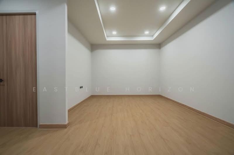 Preecha Ramkhamhaeng-Krungthepkreetha, Bangkok, Khlong Song Ton Nun, Lat Krabang, Bangkok, 4 Bedrooms, 400 sqm, Single Detached House For Sale, by Eastblue Horizon, 500418058 - DDproperty.com