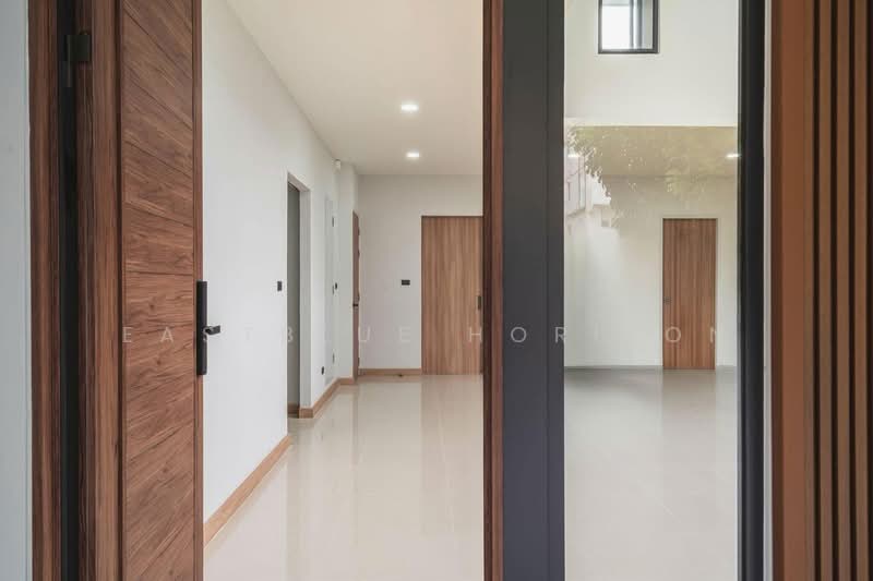 Preecha Ramkhamhaeng-Krungthepkreetha, Bangkok, Khlong Song Ton Nun, Lat Krabang, Bangkok, 4 Bedrooms, 400 sqm, Single Detached House For Sale, by Eastblue Horizon, 500418058 - DDproperty.com