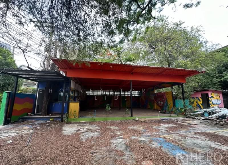 For Sale Land and House near BTS Phra Khanong, Watthana Bangkok BRE18664, Bangkok, Phra Kanong Nua, Watthana, Bangkok, , 1,296 sqm, Land For Sale, by Hero Realtor Co., Ltd., 500418080 - DDproperty.com