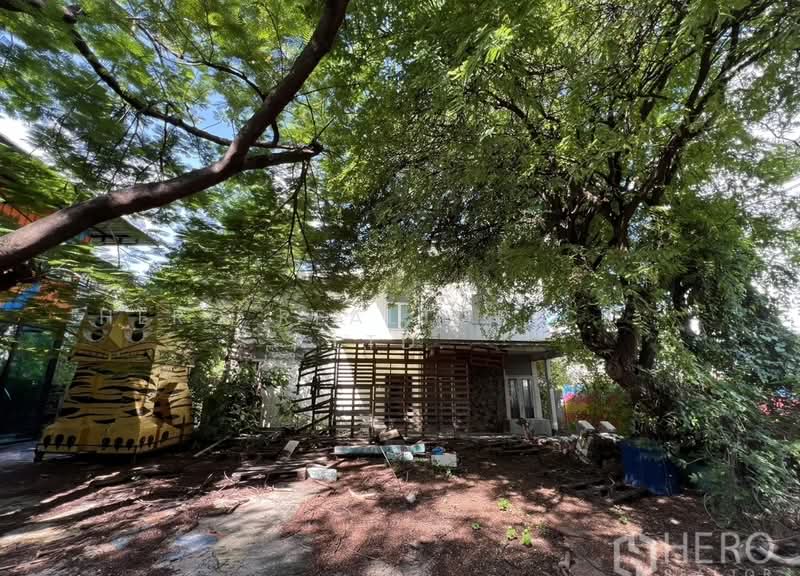For Sale Land and House near BTS Phra Khanong, Watthana Bangkok BRE18664, Bangkok, Phra Kanong Nua, Watthana, Bangkok, , 1,296 sqm, Land For Sale, by Hero Realtor Co., Ltd., 500418080 - DDproperty.com