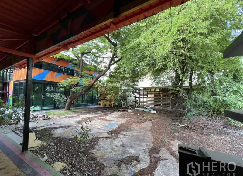 For Sale Land and House near BTS Phra Khanong, Watthana Bangkok BRE18664, Bangkok, Phra Kanong Nua, Watthana, Bangkok, , 1,296 sqm, Land For Sale, by Hero Realtor Co., Ltd., 500418080 - DDproperty.com