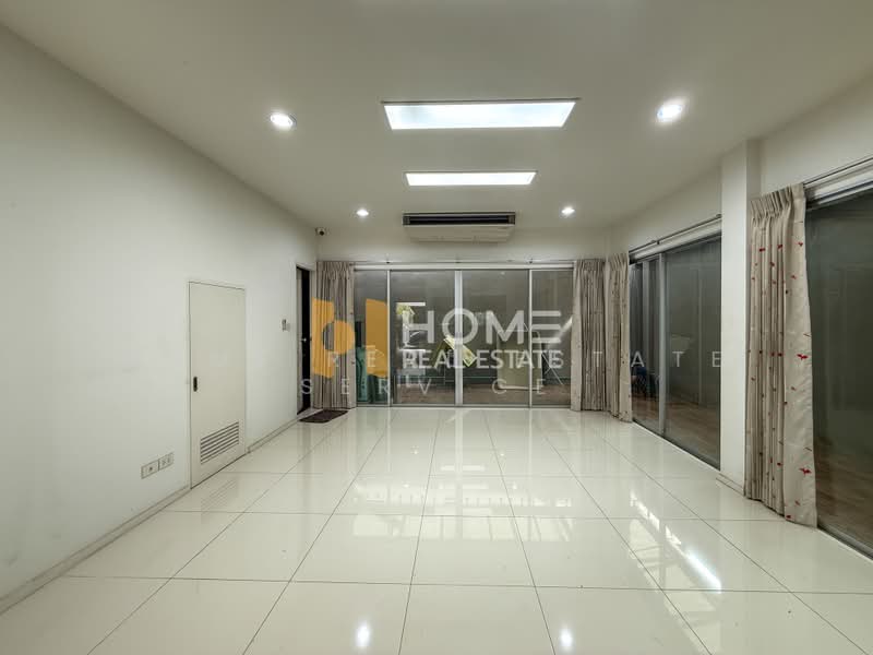 Noble Cube Pattanakarn, Bangkok, Phatthanakan Road, Suan Luang, Bangkok, 3 Bedrooms, 185 sqm, Townhouse For Rent, by HOME Real Estate Service, 500418241 - DDproperty.com