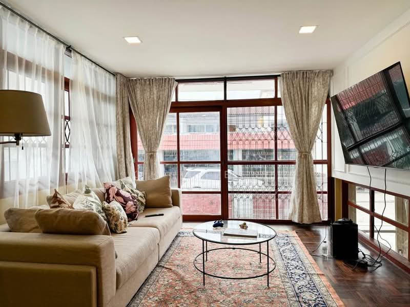 Detached House for Rent in Huai Khwang Ratchada Newly Renovated 5 Bed (SPSEVE2092), Bangkok, Samsen Nok, Huai Khwang, Bangkok, 5 Bedrooms, 250 sqm, Single Detached House For Rent, by Khun Eve, 500418284 - DDproperty.com