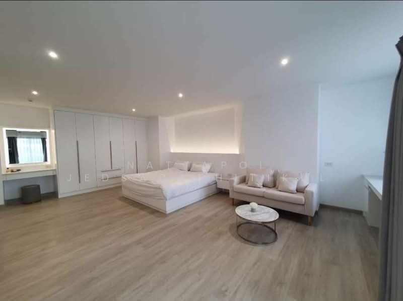 Silom Condominium, Bangkok, Silom, Bang Rak, Bangkok, 2 Bedrooms, 144 sqm, Condo For Rent, by Nattapol Jedsadathitikul, 500418322 - DDproperty.com