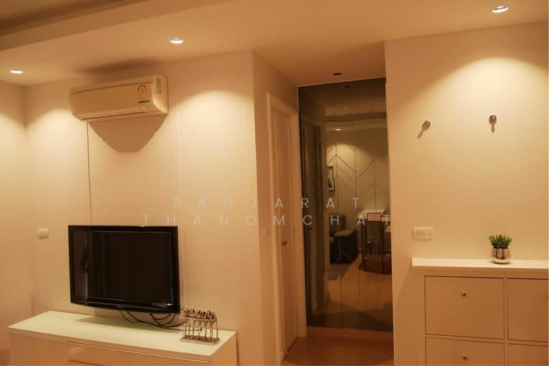 Thru Thonglor, Bangkok, Petchaburi Road, Bang Kapi, Huai Khwang, Bangkok, 1 Bedroom, 32 sqm, Condo For Rent, by Banjarat Thanomchat, 500418448 - DDproperty.com