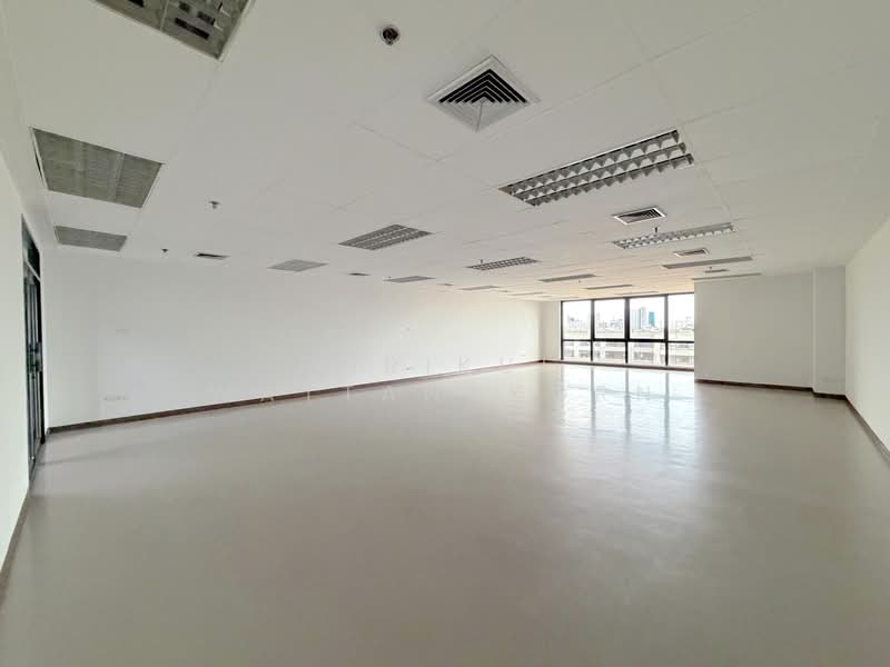 Office ติด BTS สุรศักดิ์, เปิดแอร์ได้ 24 ชม., 7-11 & food court ในตึก, กรุงเทพ, ยานนาวา, สาทร, กรุงเทพ, 100 ตร.ม., สำนักงาน ให้เช่า, โดย Sirikul Wattanakorn, 500419017 - DDproperty.com