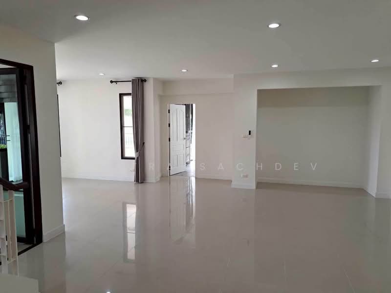 Lake View Park Bangna, Bangkok, 454 Kanchanaphisek Road, Dok Mai, Prawet, Bangkok, 5 Bedrooms, 300 sqm, Single Detached House For Rent, by Sunitra Sachdev, 500419047 - DDproperty.com