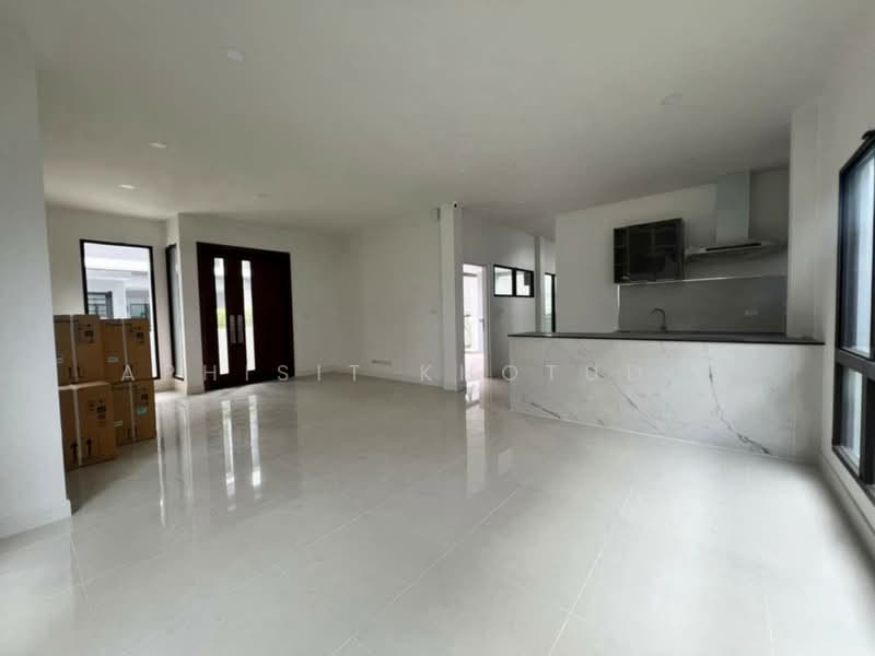 The City Ekkamai-Ladprao, Bangkok, Pradit Manutham Road, Phlapphla, Wang Thonglang, Bangkok, 4 Bedrooms, 337 sqm, Single Detached House For Rent, by Aphisit Khotudon, 500419167 - DDproperty.com