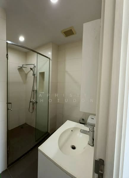 Wyne Sukhumvit, Bangkok, 1120 Sukhumvit Road, Phra Kanong, Khlong Toei, Bangkok, 1 Bedroom, 30 sqm, Condo For Rent, by Aphisit Khotudon, 500419318 - DDproperty.com