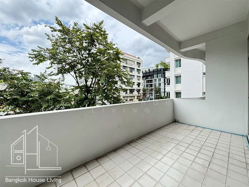 Aramvej Apartment, Bangkok, 181 Soi Sukhumvit 49/11, Khlong Tan Nua, Watthana, Bangkok, 4 Bedrooms, 260 sqm, Condo For Rent, by Bangkok House Living, 500419376 - DDproperty.com