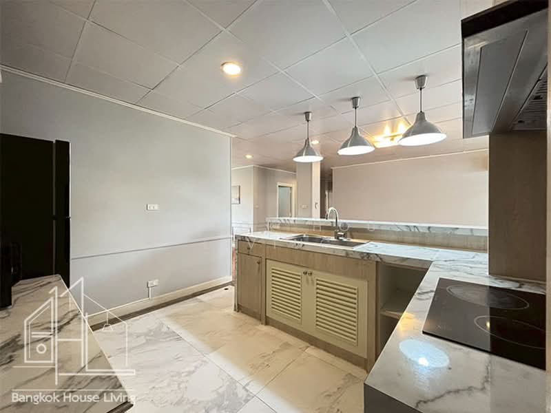 Aramvej Apartment, Bangkok, 181 Soi Sukhumvit 49/11, Khlong Tan Nua, Watthana, Bangkok, 4 Bedrooms, 260 sqm, Condo For Rent, by Bangkok House Living, 500419376 - DDproperty.com