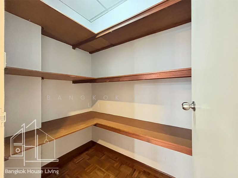 Aramvej Apartment, Bangkok, 181 Soi Sukhumvit 49/11, Khlong Tan Nua, Watthana, Bangkok, 4 Bedrooms, 260 sqm, Condo For Rent, by Bangkok House Living, 500419376 - DDproperty.com