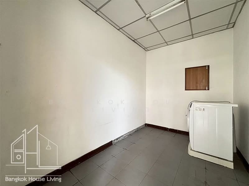 Aramvej Apartment, Bangkok, 181 Soi Sukhumvit 49/11, Khlong Tan Nua, Watthana, Bangkok, 4 Bedrooms, 260 sqm, Condo For Rent, by Bangkok House Living, 500419376 - DDproperty.com