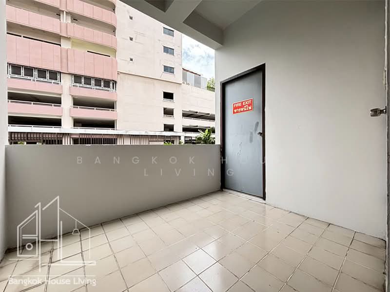 Aramvej Apartment, Bangkok, 181 Soi Sukhumvit 49/11, Khlong Tan Nua, Watthana, Bangkok, 4 Bedrooms, 260 sqm, Condo For Rent, by Bangkok House Living, 500419376 - DDproperty.com
