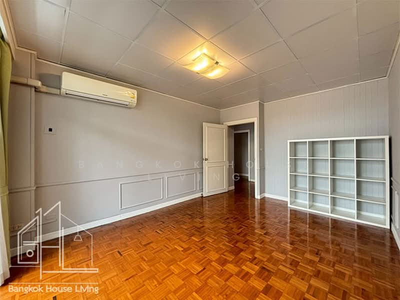 Aramvej Apartment, Bangkok, 181 Soi Sukhumvit 49/11, Khlong Tan Nua, Watthana, Bangkok, 4 Bedrooms, 260 sqm, Condo For Rent, by Bangkok House Living, 500419376 - DDproperty.com