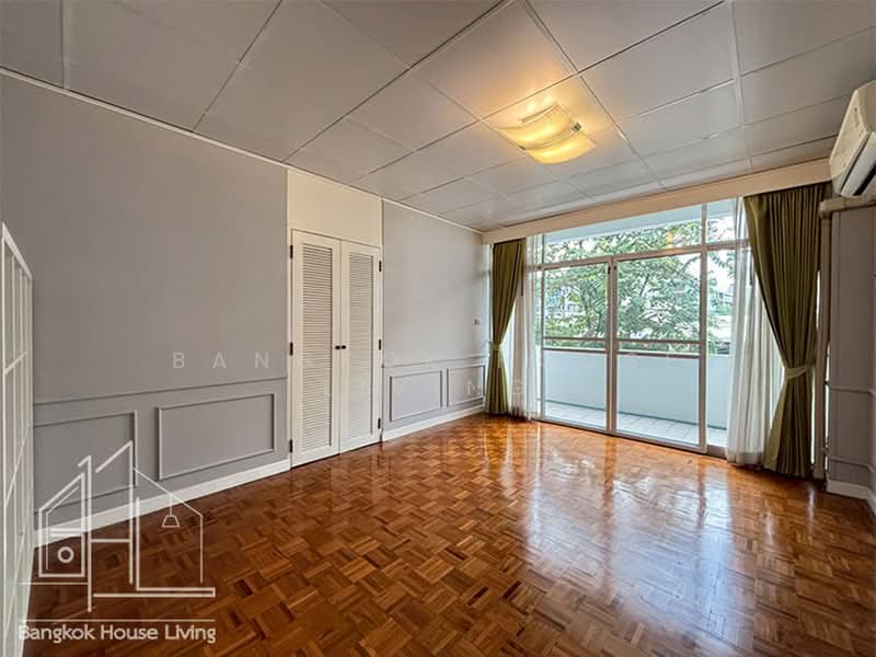 Aramvej Apartment, Bangkok, 181 Soi Sukhumvit 49/11, Khlong Tan Nua, Watthana, Bangkok, 4 Bedrooms, 260 sqm, Condo For Rent, by Bangkok House Living, 500419376 - DDproperty.com